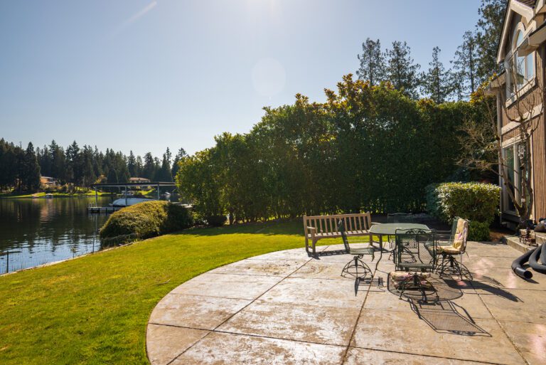 How Landscape Designers Use Lighting to Transform Outdoor Spaces 